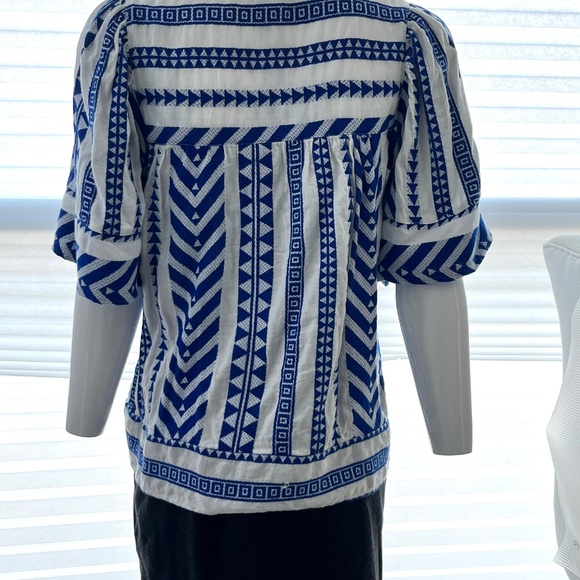Short-Sleeve Textured V-Neck Top - Picture 3 of 5